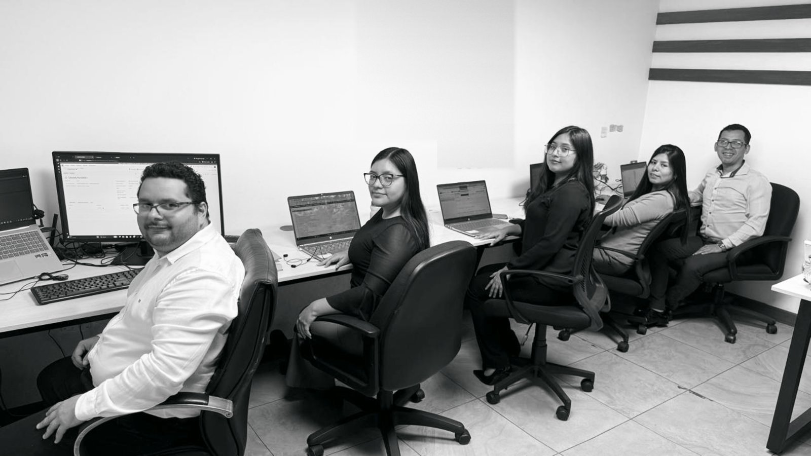 Tech Jungle team at work in the Santiago de Surco office, Lima